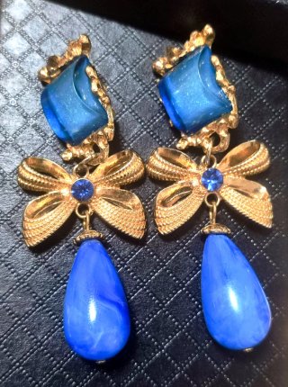 Pendientes con lazo y piedras azules