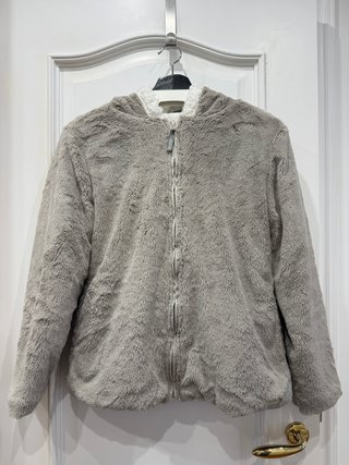 Chaqueta de pelo con capucha