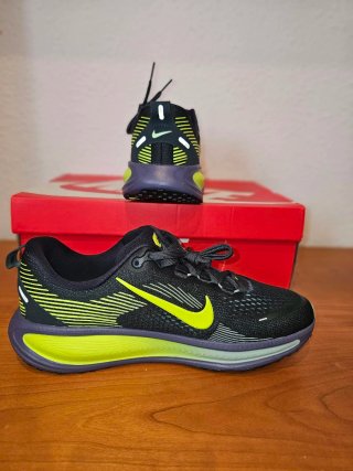 Zapatillas Nike Negras y Amarillas