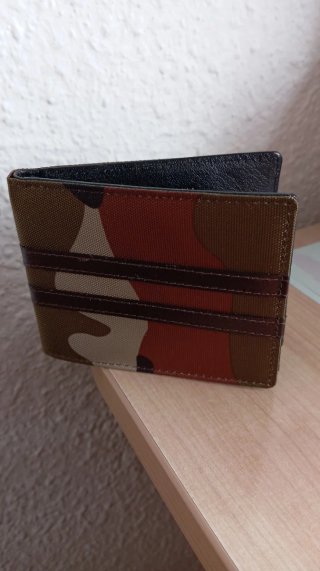 Cartera con Estampado Camuflaje