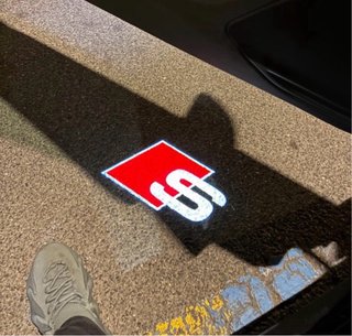 S Audi led bienvenida