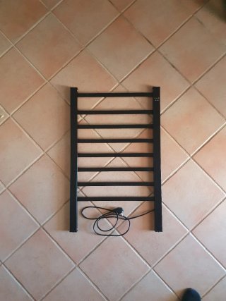 Scaldasalviette elettrico nero