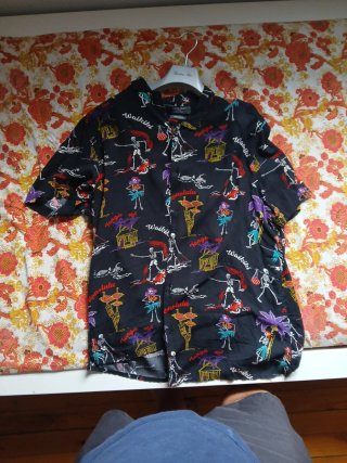 Camisa Waikiki Calaveras Negra Talla M