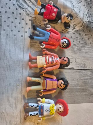 Scambio o vendo uova Kinder