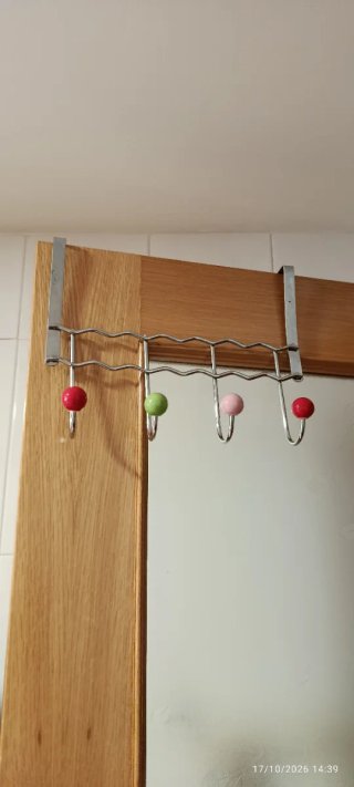 Percha de puerta metálica