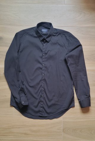 Camisa negra de Zara