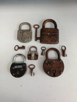 Set de 4 Candados Antiguos con Llaves