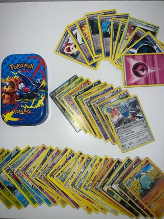 Lote de Cartas Pokémon antiguas con Lata