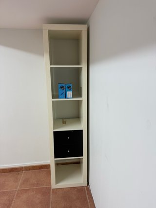 Estantería IKEA con cajones