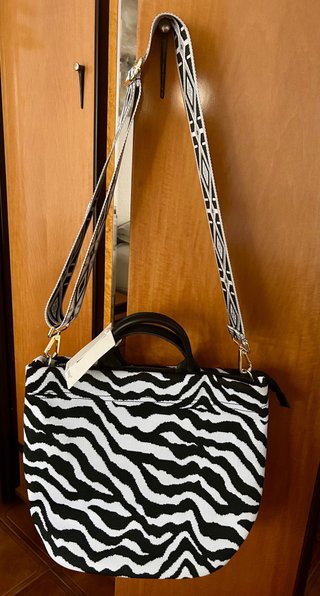Bolso negro y blanco