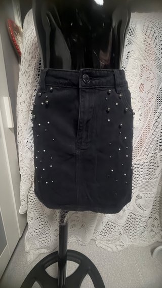 Falda Vaquera Negra Stradivarius con Tachuelas