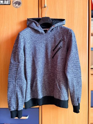 Sudadera con capucha gris
