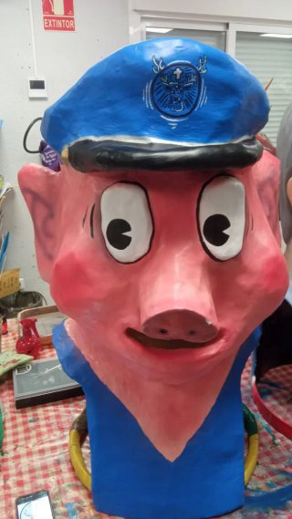 Cabezudo Adulto Cerdito Policía