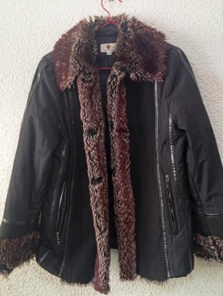 Chaquetón Negro con Pelo Punto Roma Talla 40
