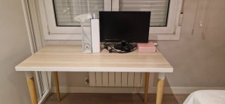 Mesa de estudio madera y blanco