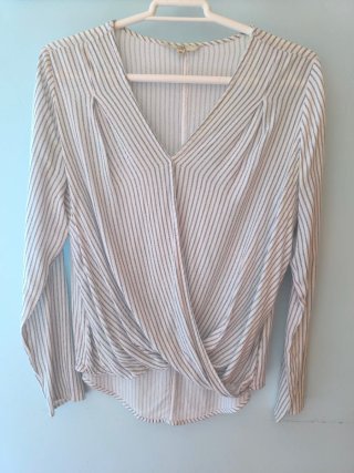 Blusa Fluida de rayas cruzada y drapeada