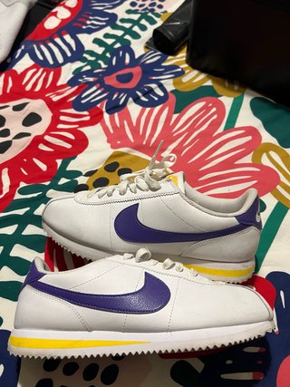 Zapatillas Nike Blancas y Moradas