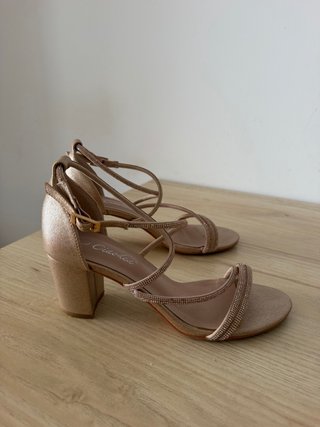 Sandalias de tacón Ciaodea doradas