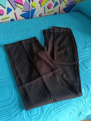 Pantalón de vestir negro con rayas