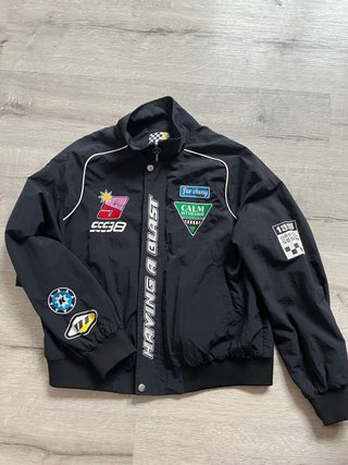 Chaqueta Negra con Parches