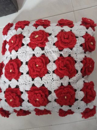 Cojín de Crochet con Flores