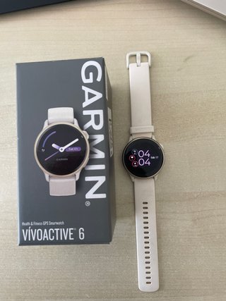 Garmin Víoactive 6 Oro y blanco