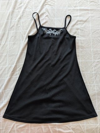 Vestido negro con tribal