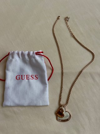Colgante Guess con Corazones
