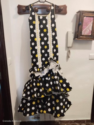 Vestido de flamenca lunares negro y amarillo