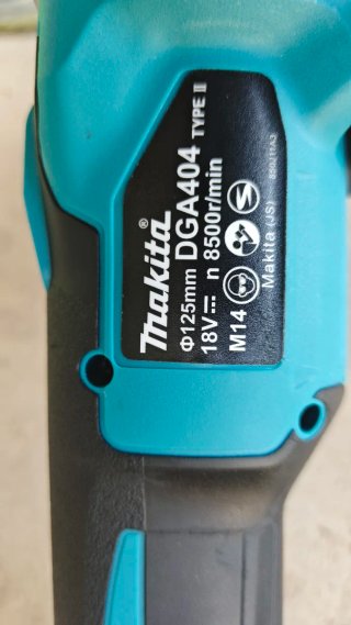 Radial a batería Makita DGA404