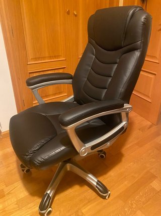 Silla de oficina ergonómica negra