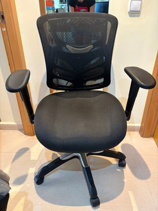 Silla de oficina ergonómica negra