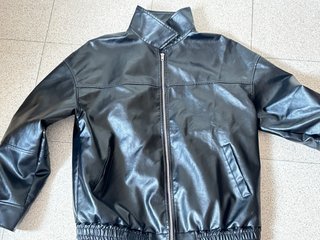 Chaqueta de cuero negra