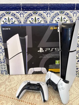 PS5 Slim Digital Edition + 2 Mandos
