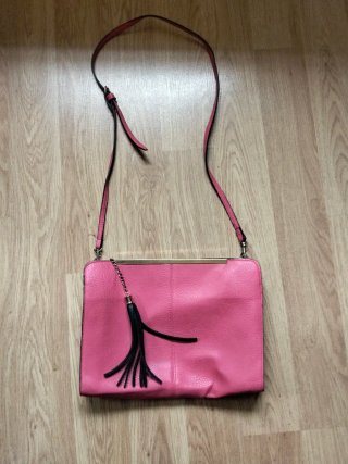 Bolso cuadrado Stradivarius rosa