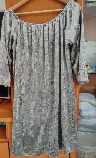 Vestido de Terciopelo Gris
