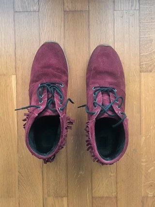 Sneakers de ante con flecos color burdeos
