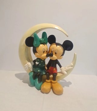 Figura Mickey y Minnie en la Luna de DISNEY.