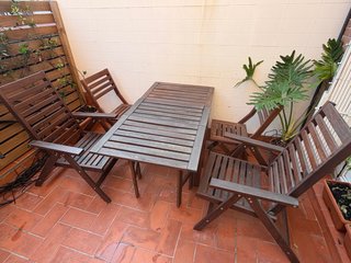 Set de Mesa y 4 Sillas de Terraza de Madera