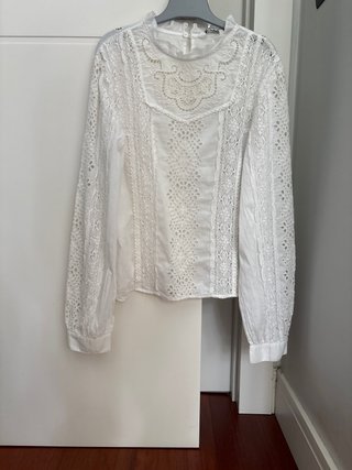 Camisa blanca con encaje