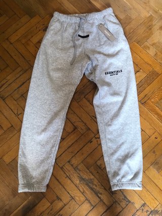 Pantalón Fear of God Essentials Gris