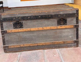Baúl Antiguo de Madera