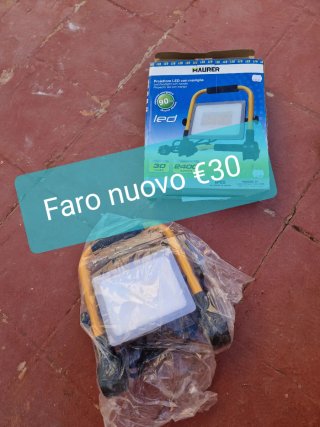 Faro LED Maurer con maniglia