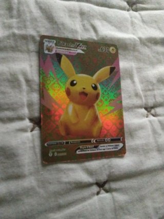 Carta Pokémon Pikachu VMAX