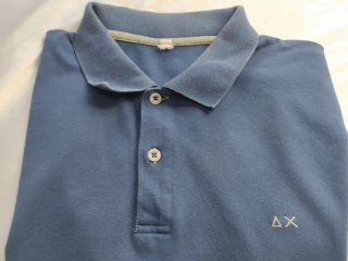 polo azul marino de Armani   "AX" bordado