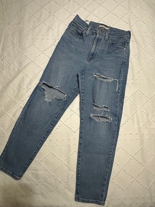 Pantalón vaquero Levi's con rotos