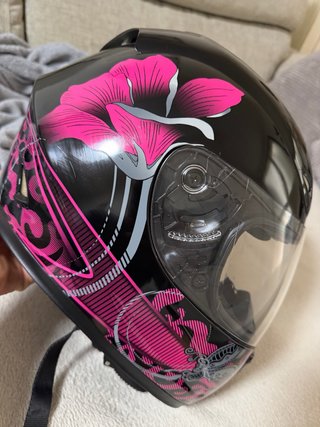 Casco Integral Negro con Diseño Floral