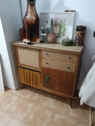 Mueble antiguo de madera