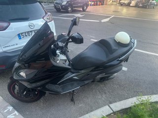 Maxi Scooter Kymco Negra