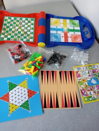 Maletín con 7 juegos de mesa. Nuevo